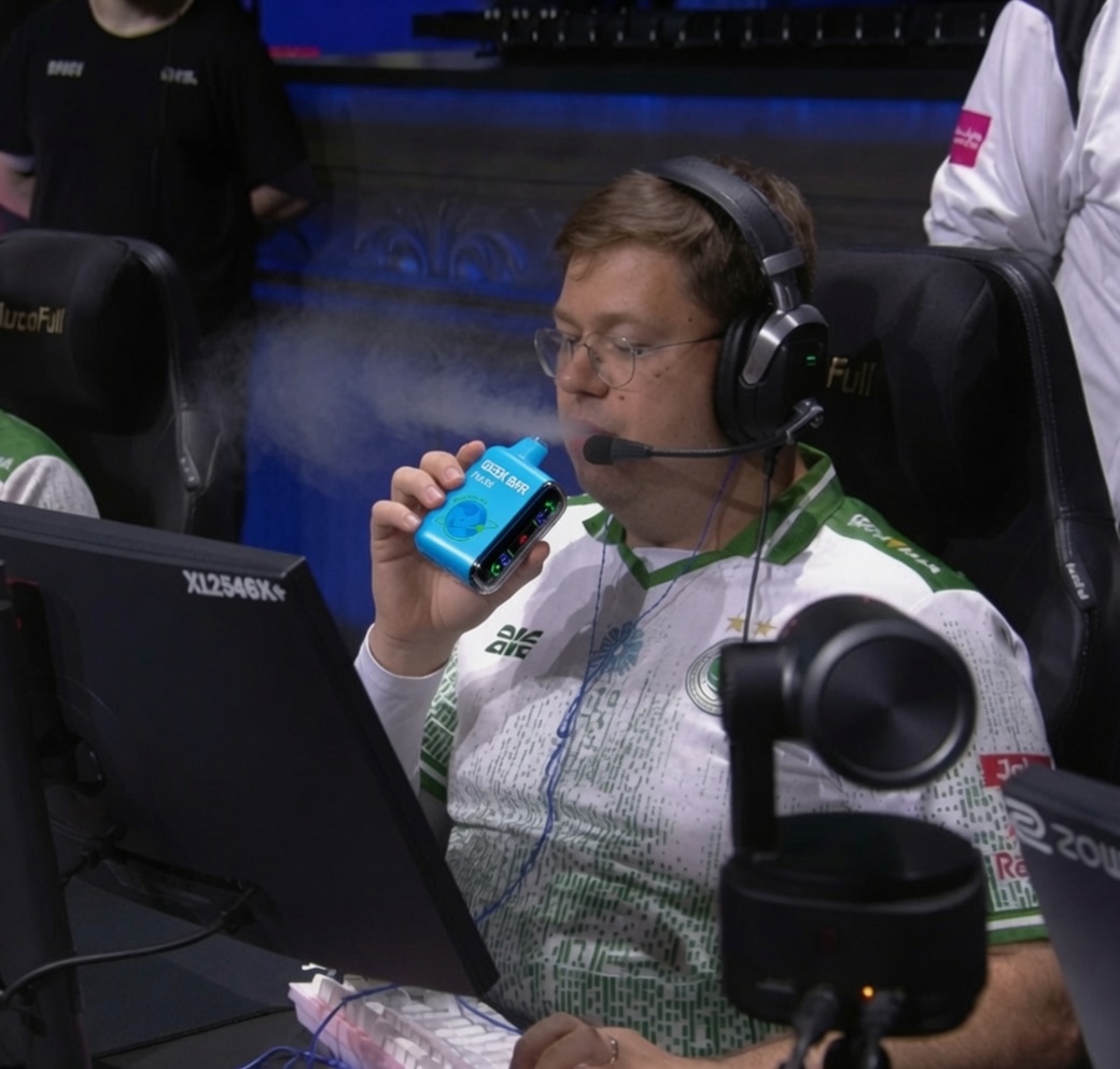 FrogglesCS's tweet photo. During the Falcons vs Team Spirit match, Kyousuke let Karrigan hit the Blue Razz Ice which unlocked unc's flow state. https://t.co/c5bh2y8Kqn