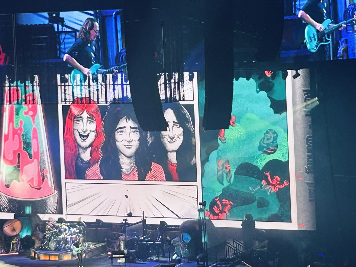 drdoom22's tweet photo. The focus is sharp in the city… @rushtheband you rule… #rush https://t.co/aQhRcdL5HZ