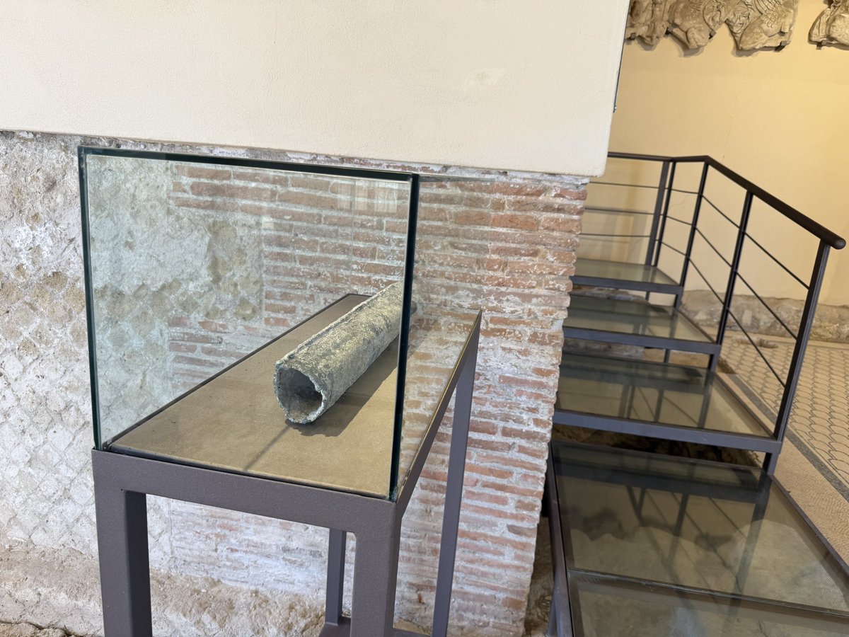 csevgut's tweet photo. Hoy he estado en la Villa Romana situada en el Castillo Aragonés de la población de Baia. Allí he encontrado tuberías para recoger el agua de la lluvia como debe ser @imorenogallo https://t.co/x94e2EBMk9
