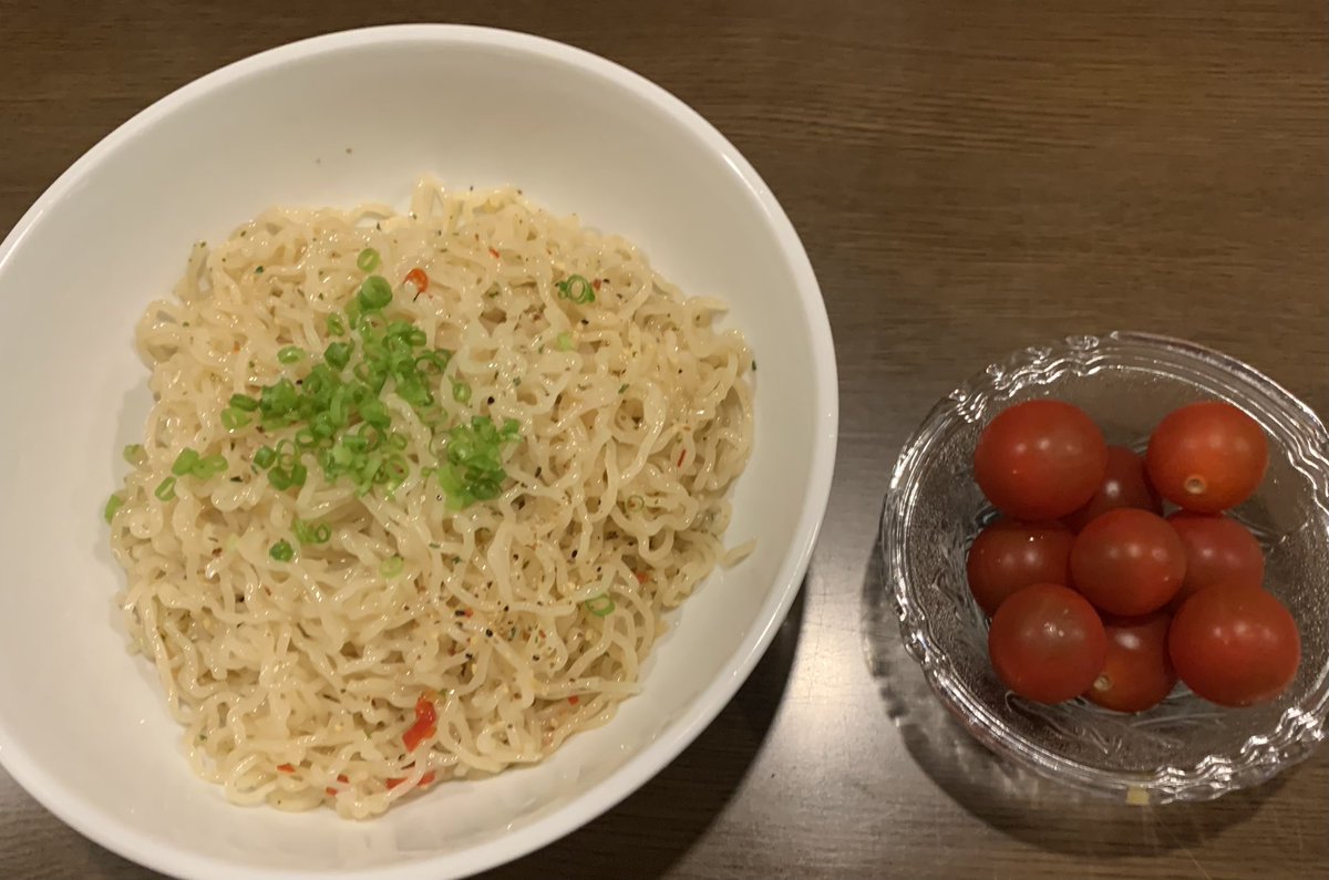 yasonoshima's tweet photo. 昨日の休日出勤前に英気を養うため、ぺぺラーとトマトをいただきに来ました🍜
前回は、ラメボナーラだったので、２種目制覇です！ https://t.co/NXeLnQeTin