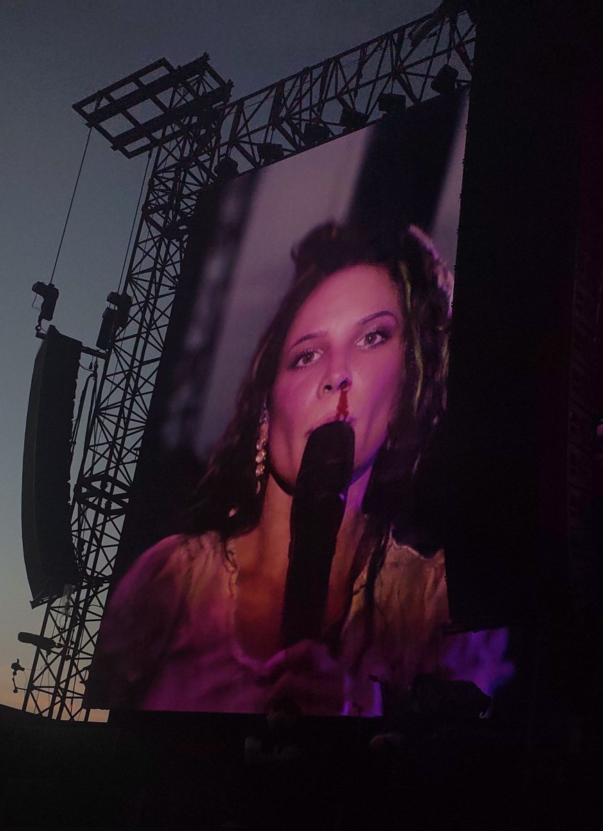 noacfposter's tweet photo. she's kind of the coolest person ever https://t.co/b4EZjH0er1