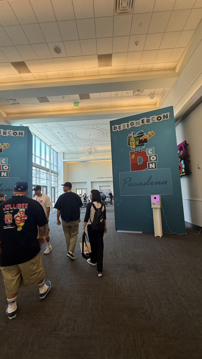 ParksAndCons's tweet photo. This is a fun little photo op kiosk #DesignerCon has set up for free. It takes guests photo and prints a QR code so the picture can be downloaded with the digital frame https://t.co/UmUw0NuQST