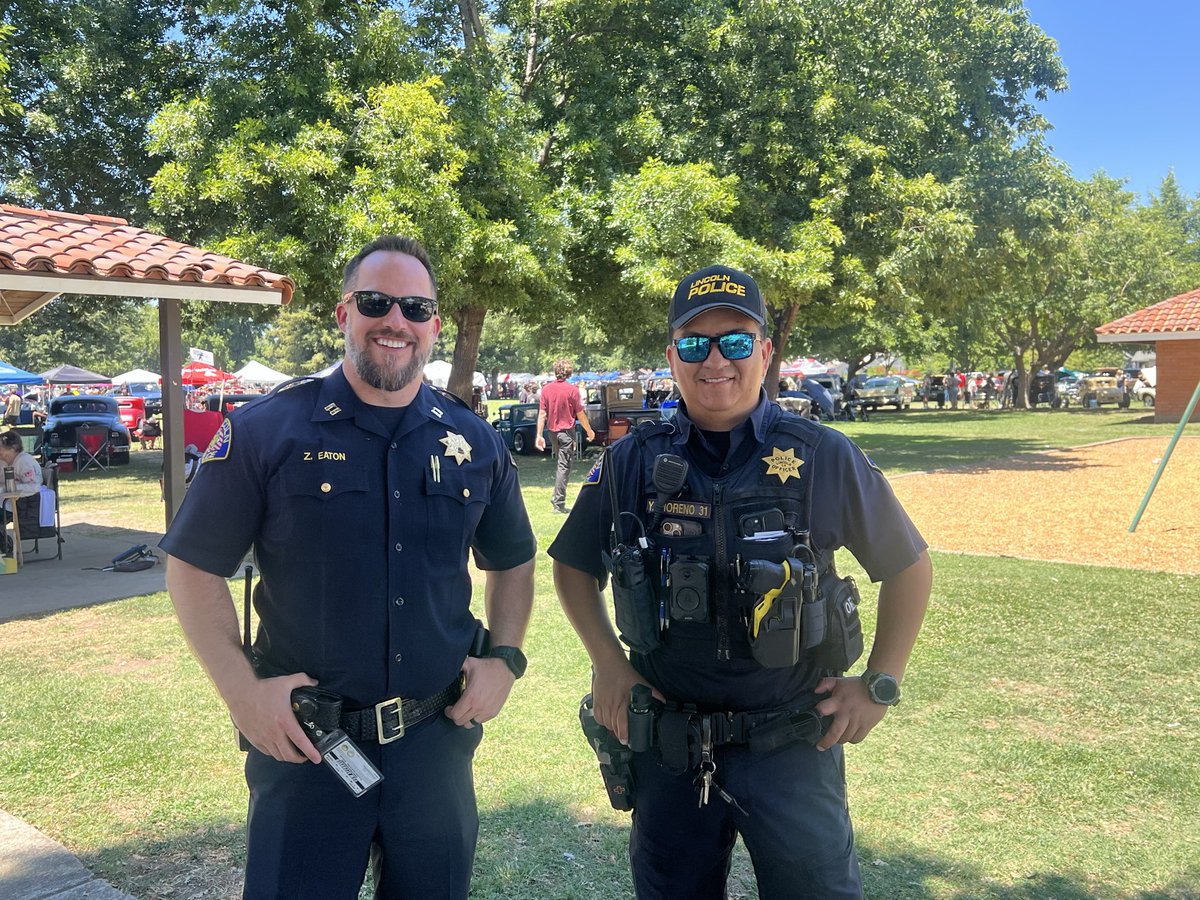 LincolnPolice's tweet photo. Captain Eaton and SRO Moreno attended the annual Rods and Relics event today at McBean Park. Chief Alves made an appearance earlier in the day where he selected a vehicle for the Chief’s Trophy. We really enjoyed the location switch to McBean Park—over 400 cars in attendance! https://t.co/lhvYk6u8kv