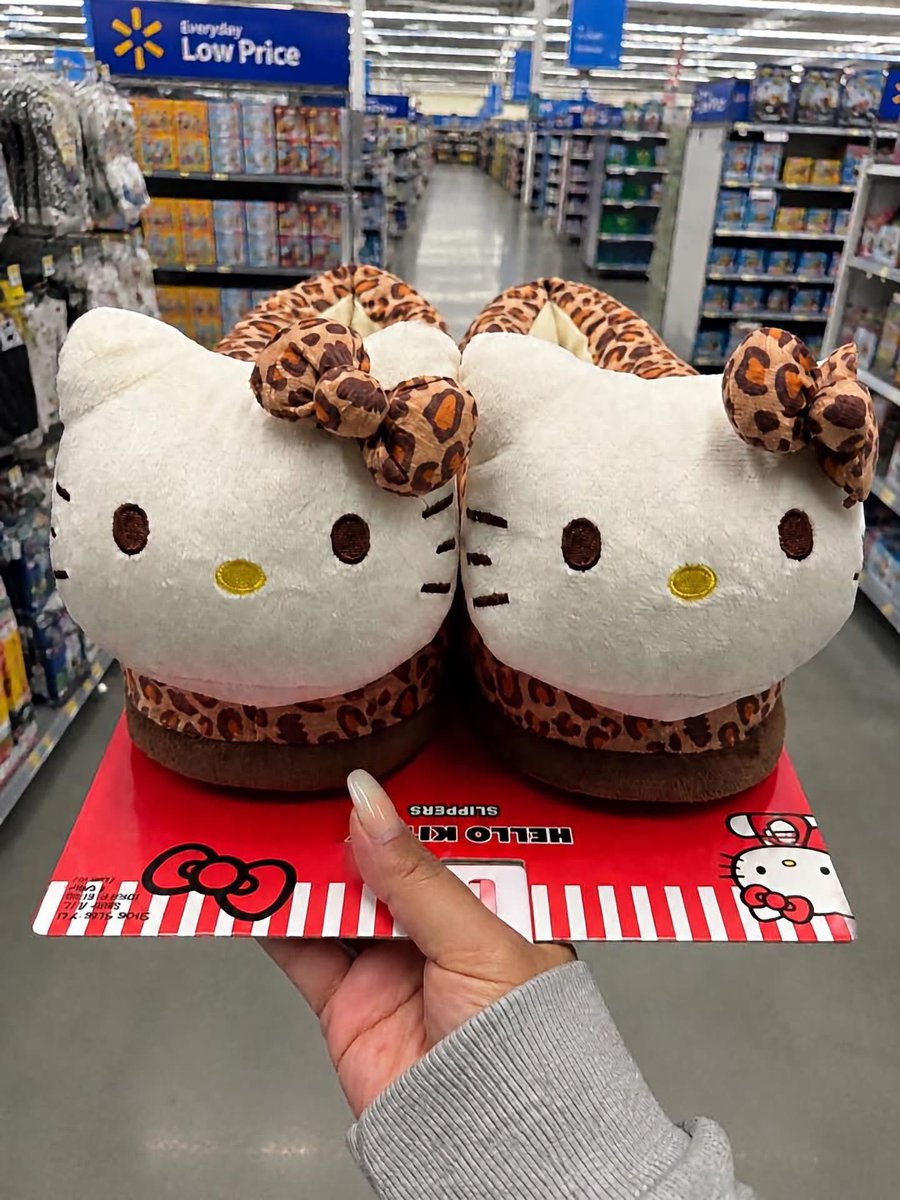 favscorpioooo's tweet photo. Hello Kitty girlies RUNN ! Walmart got the cutest leopard slippers🥹🐆😍😍 https://t.co/CBD9SP8pPN