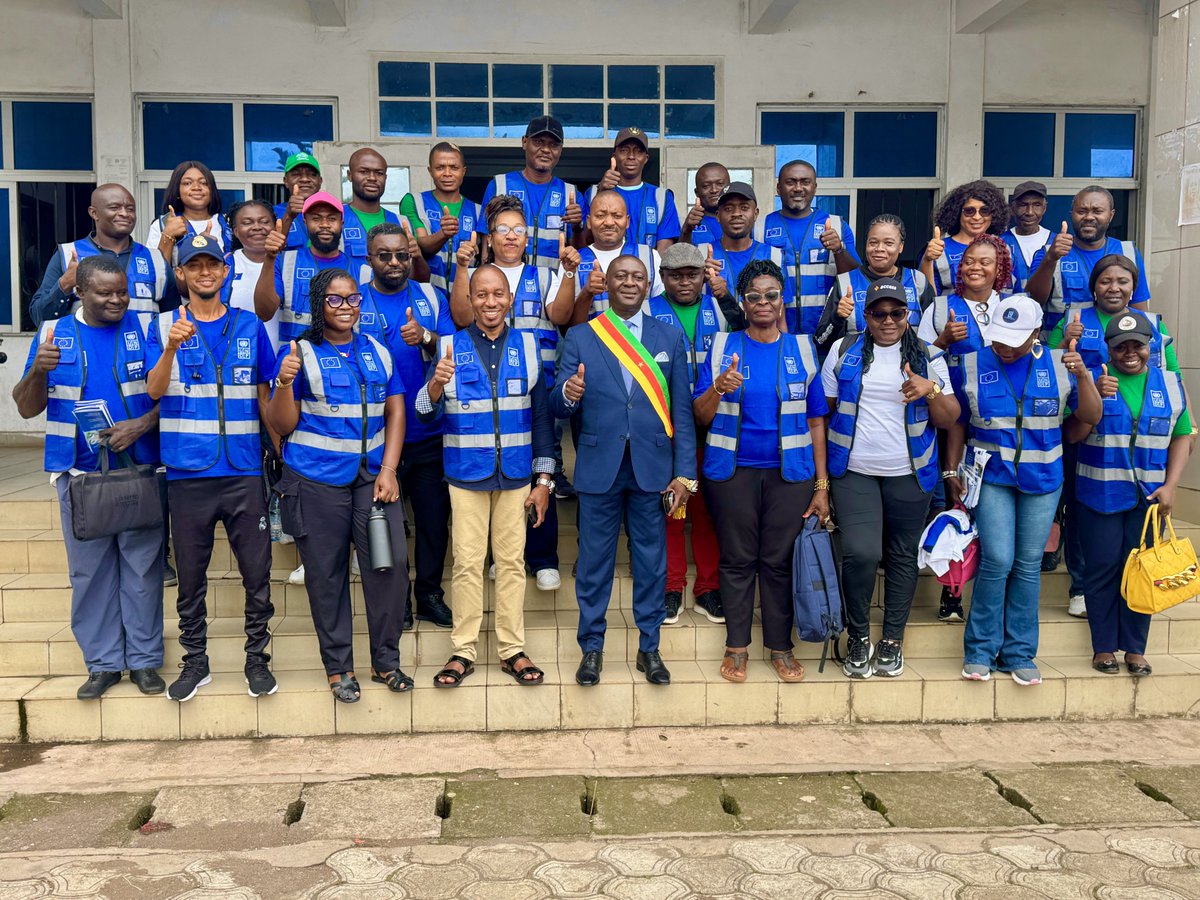 PNUDCameroun's tweet photo. Building Resilience Starts at the Community Level!

In #Buea🇨🇲, community focal points, CSOs, and local leaders’ capacities where strengthened in #DisasterRiskReduction, #ClimateAdaptation, sustainable resilience, and community #FeedbackMechanisms, as part of broader community sensitization efforts.

Beyond knowledge-building, this initiative is helping transform participants into community relays, able to adapt critical risk messages to local realities, promote lasting behavior change, and foster a stronger culture of prevention and citizen participation.

Organized by @UNDP🇨🇲, #MINAT, @EU_Commission, #BueaCouncil, and supported by the #ParamountRuler of Buea.

@UEauCameroun 
#ClimateAction #CommunityResilience