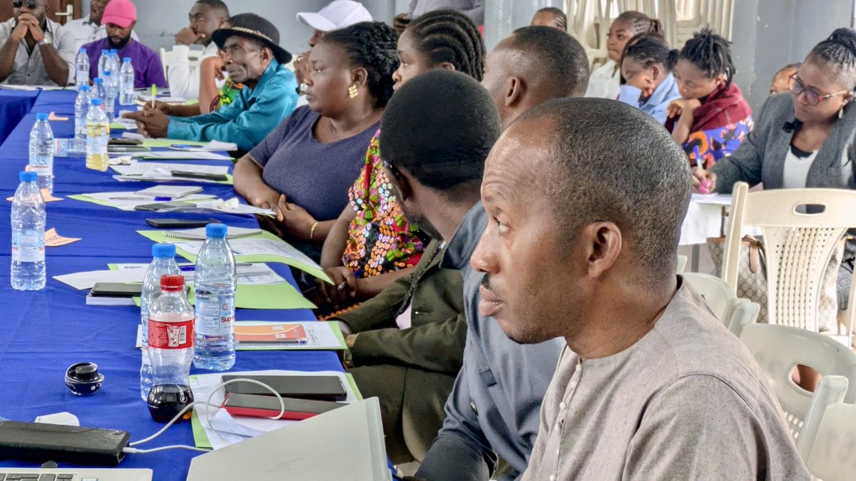 PNUDCameroun's tweet photo. Building Resilience Starts at the Community Level!

In #Buea🇨🇲, community focal points, CSOs, and local leaders’ capacities where strengthened in #DisasterRiskReduction, #ClimateAdaptation, sustainable resilience, and community #FeedbackMechanisms, as part of broader community sensitization efforts.

Beyond knowledge-building, this initiative is helping transform participants into community relays, able to adapt critical risk messages to local realities, promote lasting behavior change, and foster a stronger culture of prevention and citizen participation.

Organized by @UNDP🇨🇲, #MINAT, @EU_Commission, #BueaCouncil, and supported by the #ParamountRuler of Buea.

@UEauCameroun 
#ClimateAction #CommunityResilience
