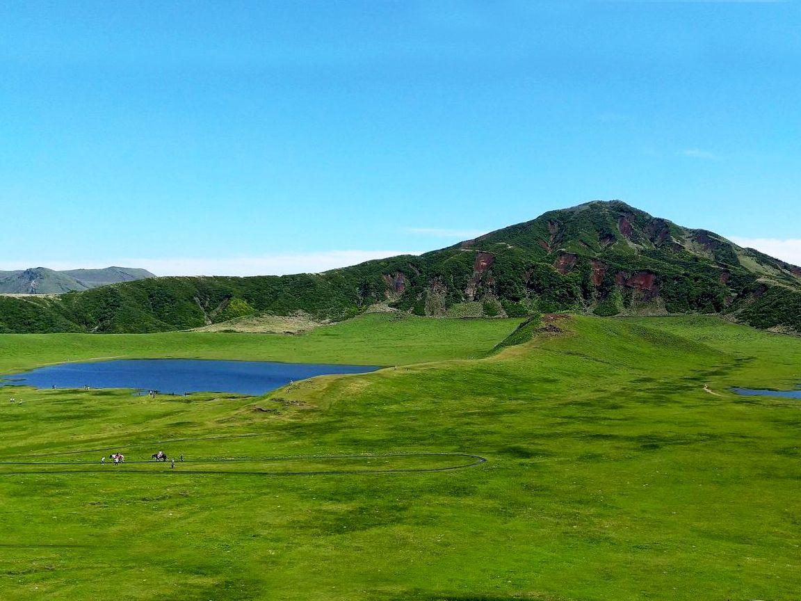 cobb_room's tweet photo. 【保存版】
人生で一度は行きたい、日本の絶景15選

【北海道】然別湖
【青森県】奥入瀬渓流
【福島県】五色沼
【群馬県】吹割の滝
【神奈川県】猿島
【長野県】千畳敷カール
【新潟県】清津峡
【石川県】白米千枚田
【兵庫県】竹田城跡
【和歌山県】那智の瀧
【香川県】父母ヶ浜
【高知県】仁淀川
【山口県】秋吉台
【熊本県】草千里ヶ浜
【沖縄県】真栄田岬