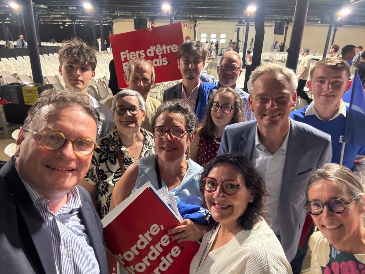 DMARGUERITTE's tweet photo. 🇫🇷 Nous étions plus de 6 000 pour soutenir notre candidat pour les présidentielles @BrunoRetailleau.

Une ferveur retrouvée pour ce 1er grand meeting autour d’une vision partagée pour l’avenir de la France. J’y ai retrouvé ce qui fait la force de notre famille politique : la clarté des convictions, le courage de dire les choses et la volonté d’agir pour la France.

Bruno Retailleau porte une ligne exigeante, cohérente et profondément ancrée dans les valeurs de la droite républicaine. Son engagement, son énergie et sa détermination montrent qu’une alternative crédible est possible pour redresser la France.