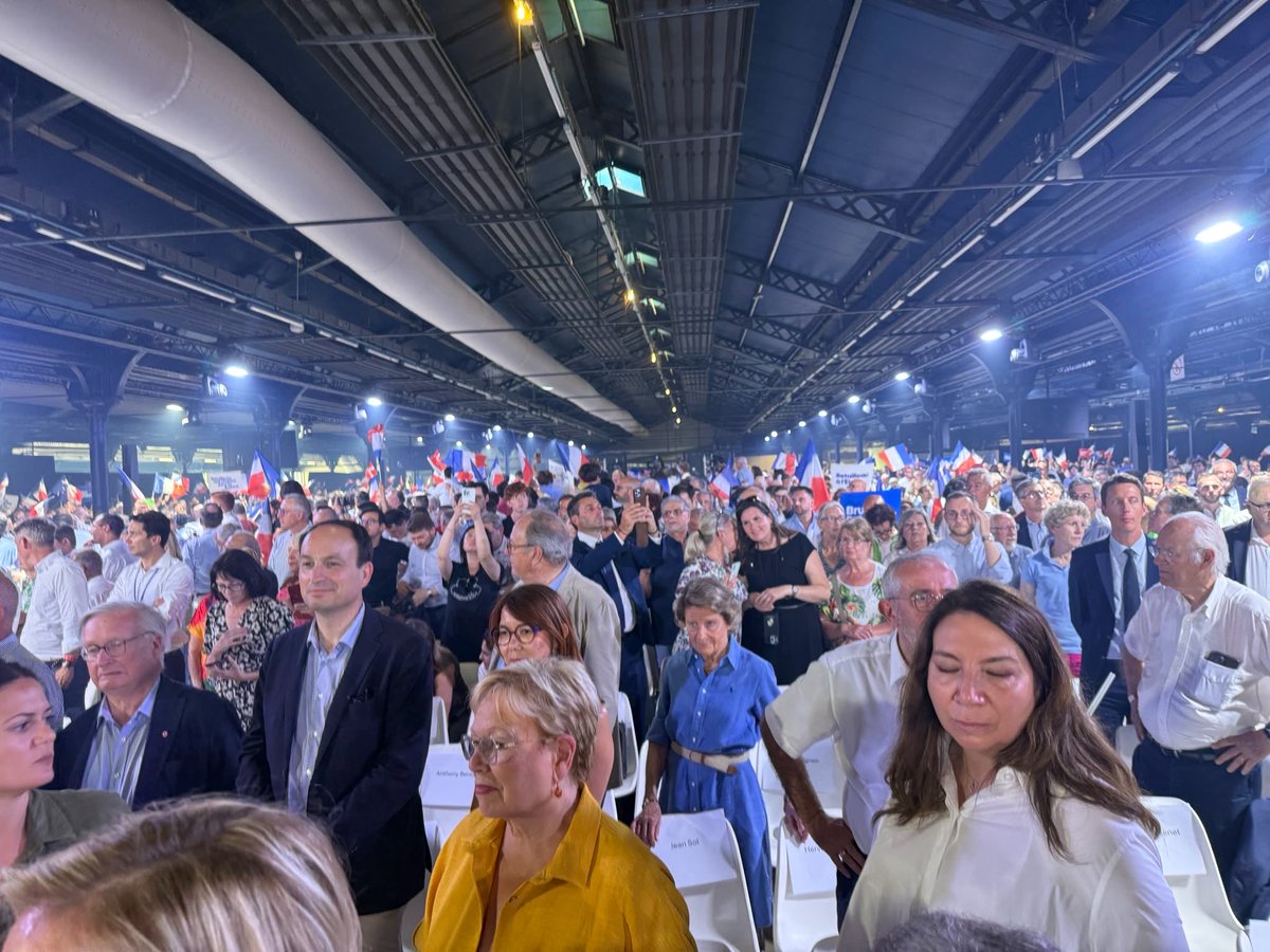 DMARGUERITTE's tweet photo. 🇫🇷 Nous étions plus de 6 000 pour soutenir notre candidat pour les présidentielles @BrunoRetailleau.

Une ferveur retrouvée pour ce 1er grand meeting autour d’une vision partagée pour l’avenir de la France. J’y ai retrouvé ce qui fait la force de notre famille politique : la clarté des convictions, le courage de dire les choses et la volonté d’agir pour la France.

Bruno Retailleau porte une ligne exigeante, cohérente et profondément ancrée dans les valeurs de la droite républicaine. Son engagement, son énergie et sa détermination montrent qu’une alternative crédible est possible pour redresser la France.