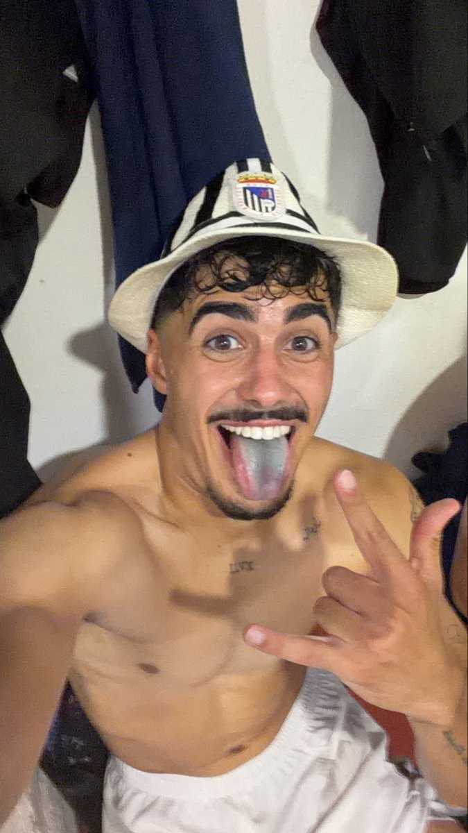 pedropata22's tweet photo. Vamossssssssss!!!!!!!!!!!!!! BADAAAAAA 🤍🖤 https://t.co/Ms1GT9yBeW
