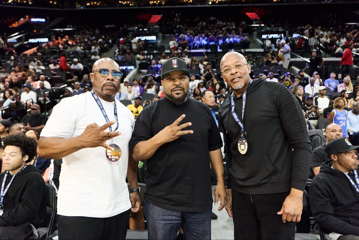 thebig3's tweet photo. Its a family affair at @IntuitDome 

📸 Chapman Baehler https://t.co/YR1nUWNyj8