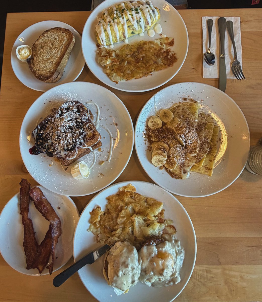 vericonya's tweet photo. me &amp; grace ordering 90 pounds of breakfast food https://t.co/lJZt53mwId