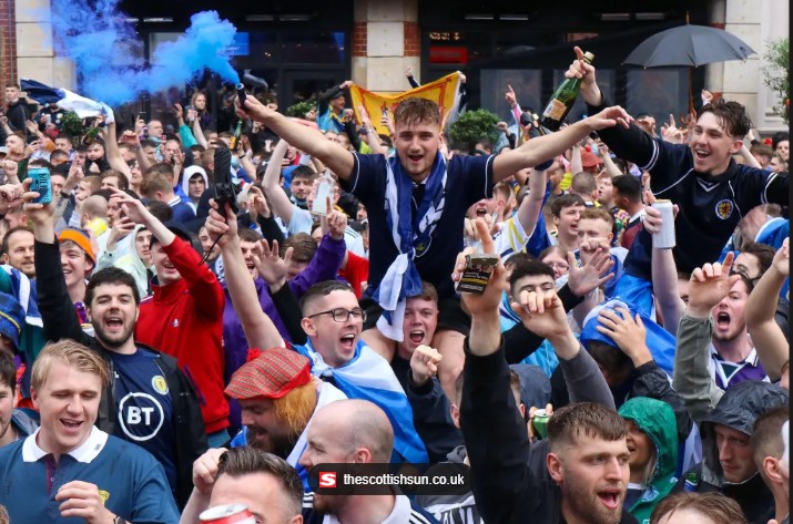 jamie20808's tweet photo. 🏴 Did you know?

The "Tartan Army" isn't a military unit—it's the nickname for Scotland's legendary football supporters.

For generations, Scottish fans have followed their national team around the world, becoming almost as famous as the players themselves.

As the World Cup continues, the Tartan Army is once again impossible to miss.

⚽🏴

#TartanArmy #Scotland #WorldCup #HistoryGeeks