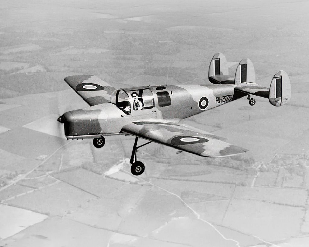 sentandoapua's tweet photo. Aeronave de transporte britânica Miles M.38 Messenger
#aviação #militar #historia #WWII #transporte #RAF #M38 https://t.co/h4M1nEDURl