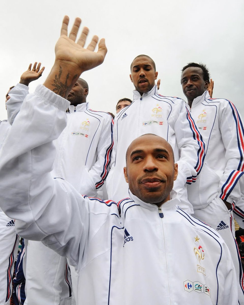 _PointDePenalty's tweet photo. On parle souvent des maillots adidas de la France à l'ancienne, mais les vestes... 👀

Lien (-10% code PENALTY10) https://t.co/aTbR66viHK https://t.co/EgGPRgzUSY