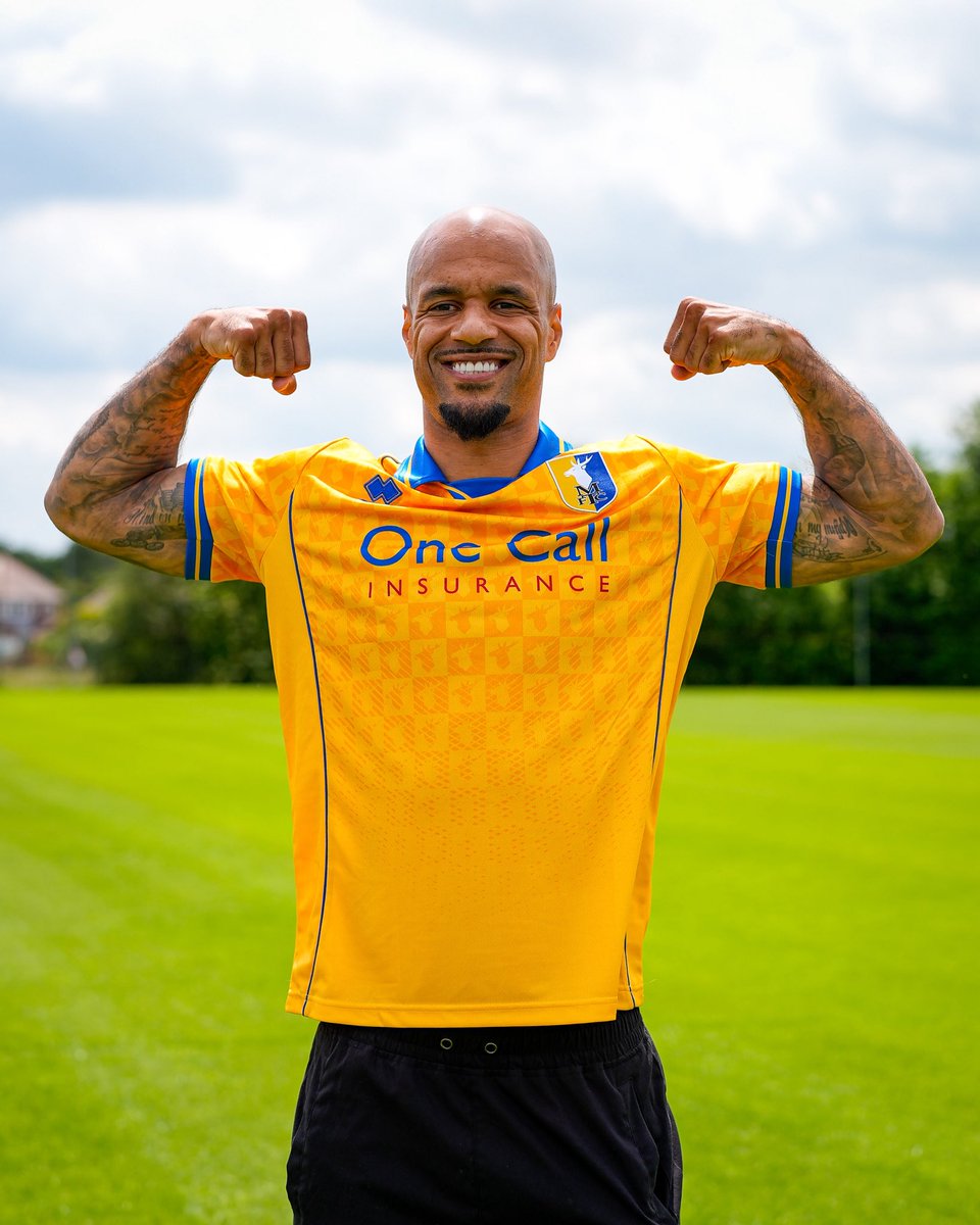 Camera_Maynard's tweet photo. 📸: Mansfield Town FC sign David McGoldrick… June 16, 2026… https://t.co/B49KtwZ1y6