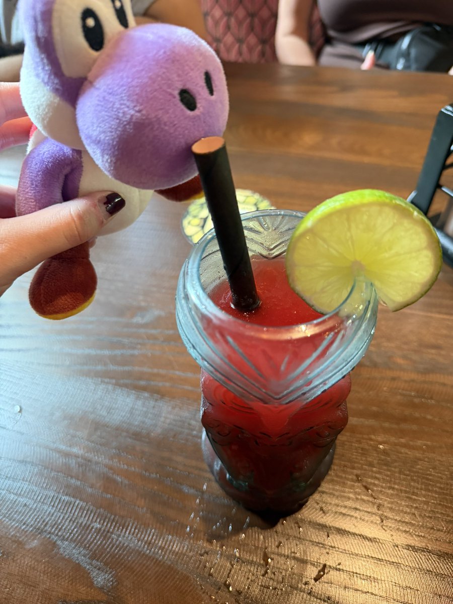 Calcannot's tweet photo. YOSHI IS PARTYINGGGGGG https://t.co/cllXphdar5