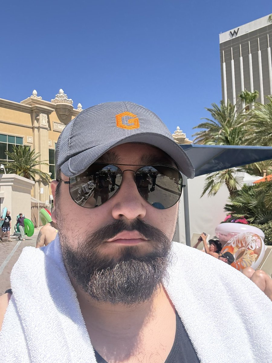 MarsBars_CA's tweet photo. Enjoying my summer while The Sun is out. Gambling and Drinking is what im good at #4DB 🎰 https://t.co/Rm8Y2SWhUE