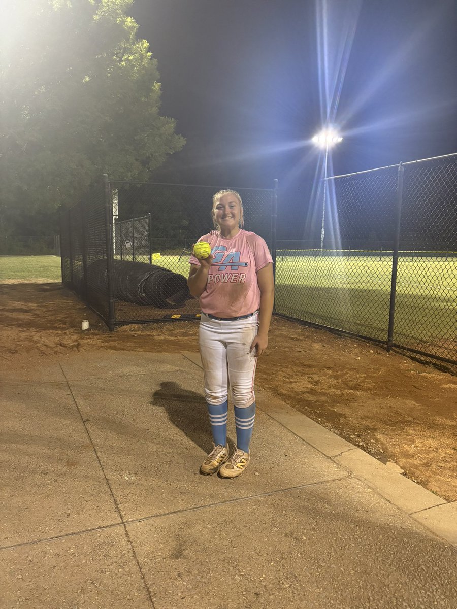 BrantPalmer2031's tweet photo. 2 bombs so far in scenic city
@GAPfastpitch
@PrepSoftball
#pitcherscanhit https://t.co/j7Ku90eDrB
