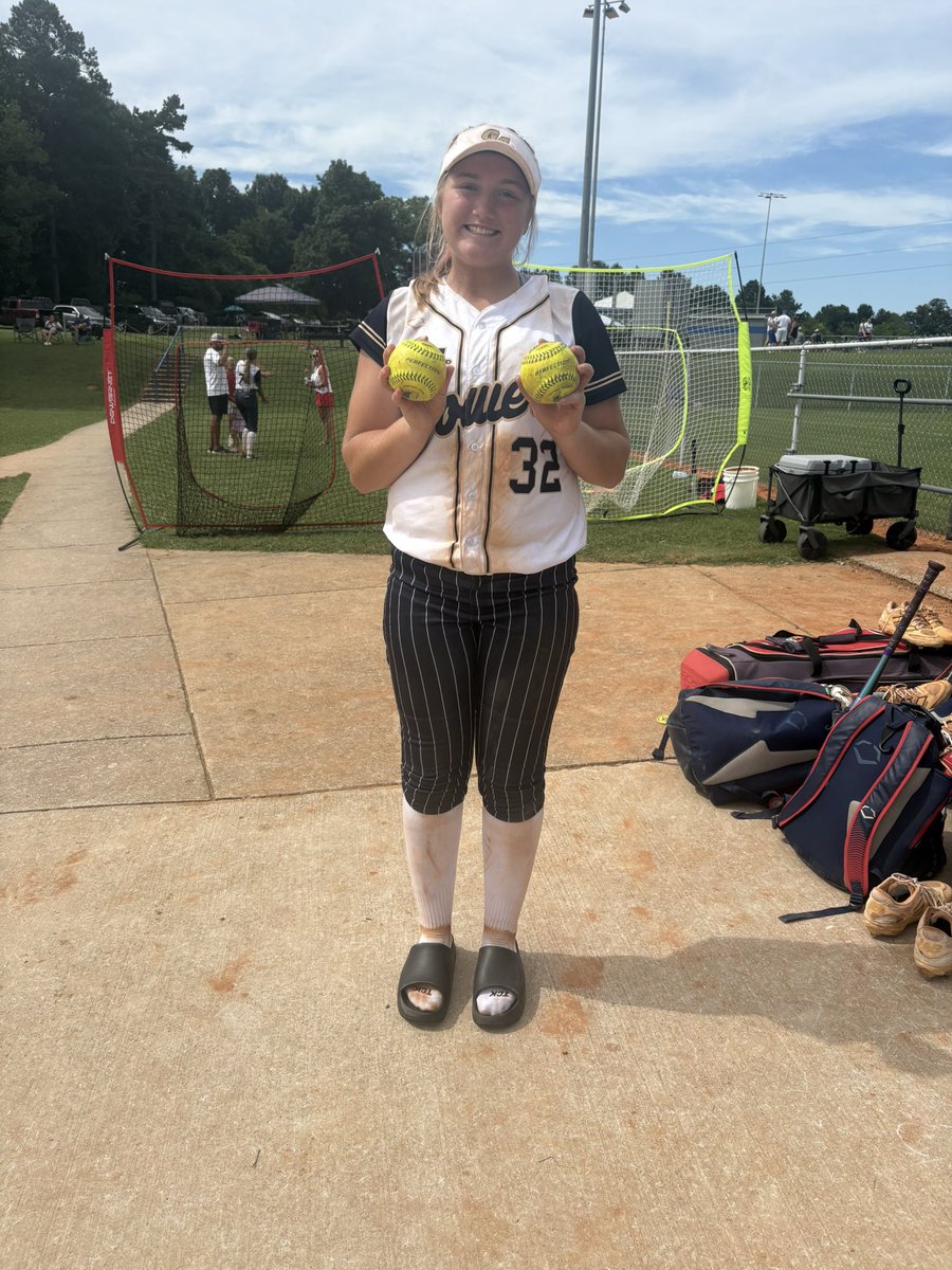 BrantPalmer2031's tweet photo. 2 bombs so far in scenic city
@GAPfastpitch
@PrepSoftball
#pitcherscanhit https://t.co/j7Ku90eDrB