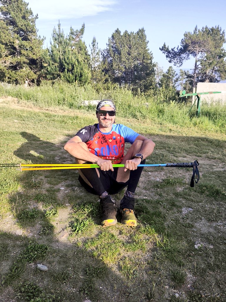 auditore83_'s tweet photo. Hoy he completado el reto mas duro de mi vida. 50km con un desnivel acumulado de 6000 por los Pirineos.
Han sido 11h sin parar.
Destruido no, lo siguiente!
#capdelrec #50km #sinparar #joderquecalor #destruido #agotado #necesitounaducha https://t.co/GhRFbSOX7l