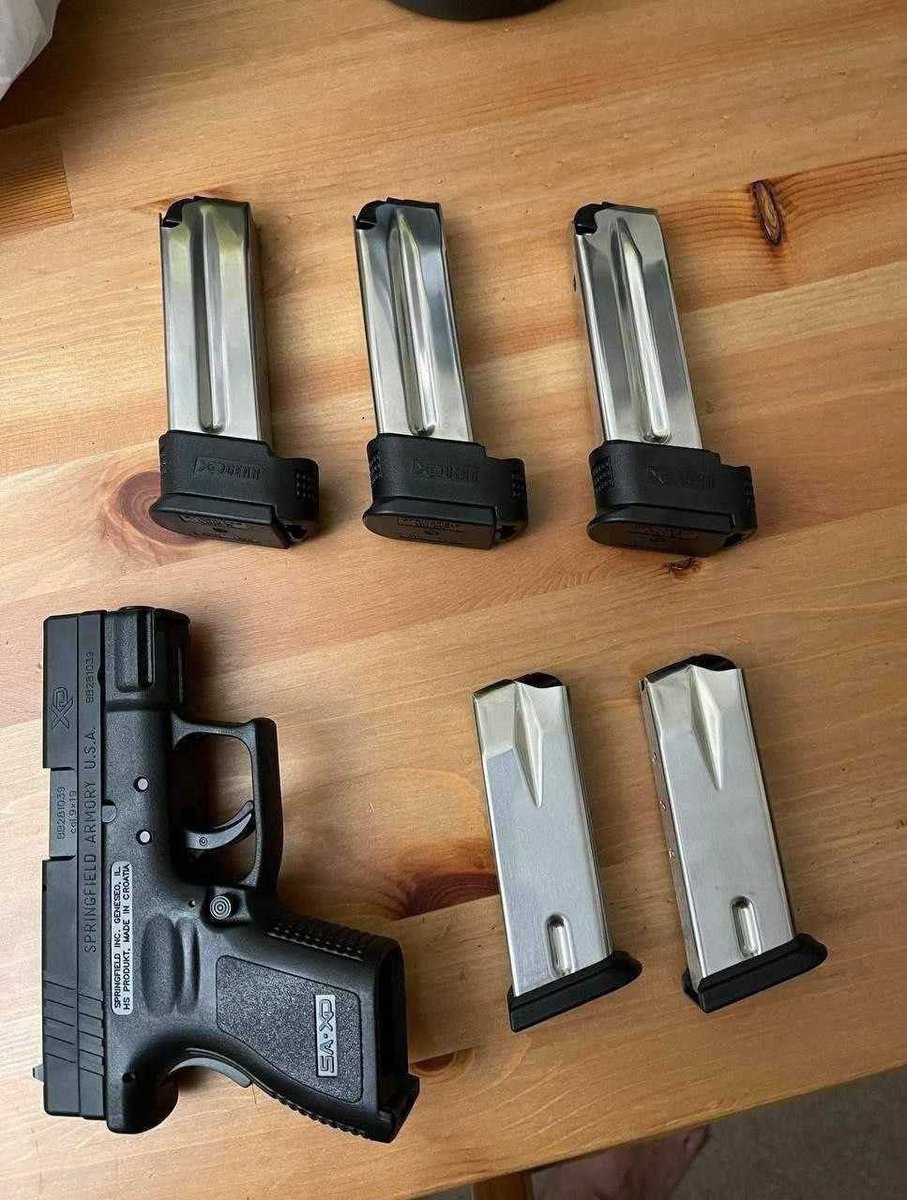 gun_plug99476's tweet photo. XD9 Sub Compact 
Comes with 5 magazines and 50 ammo 
$400 https://t.co/Aj4ntv71wP