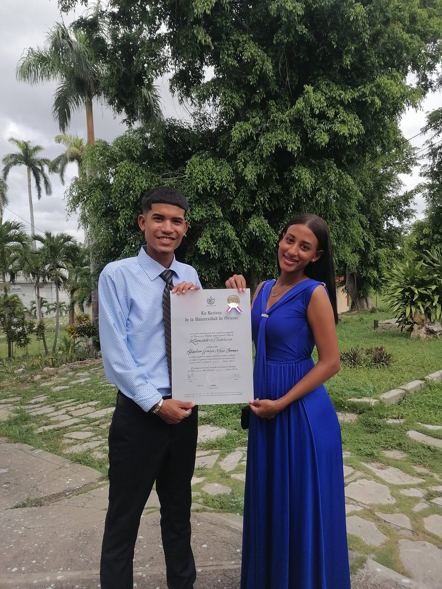 AbrahamMesa2003's tweet photo. 📃🏅 Licenciado en Periodismo:
 Abraham Enrique Mesa Berroa 

Gracias Dios por todo, feliz de todos los resultados conseguidos, las amistades ganadas y las experiencias vividas. 🙏

Gracias a mi familia, profesores, compañeros y cada uno de los que tuvieron parte de este camino. https://t.co/1ImhABMiBp