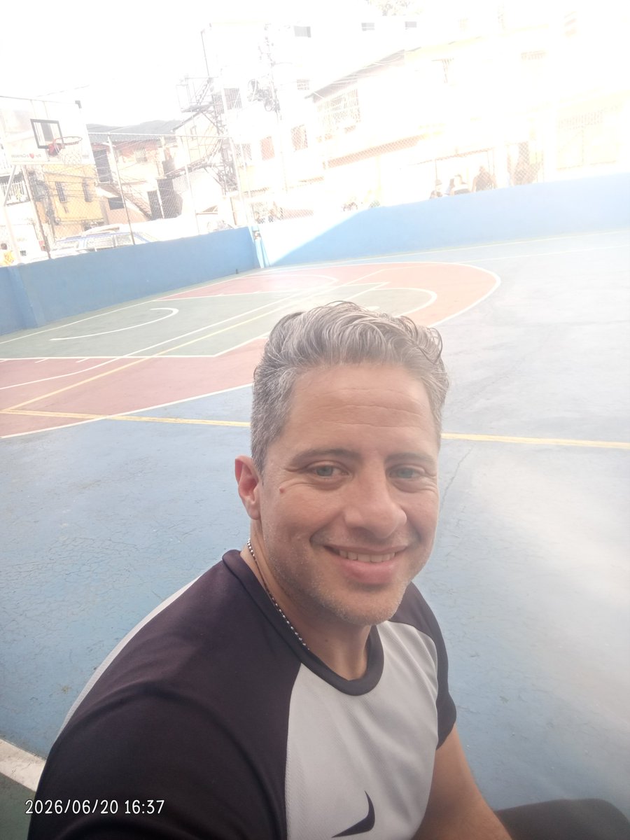 ElCatireRicky's tweet photo. La Coro 🏀 https://t.co/eBfa62dCVC