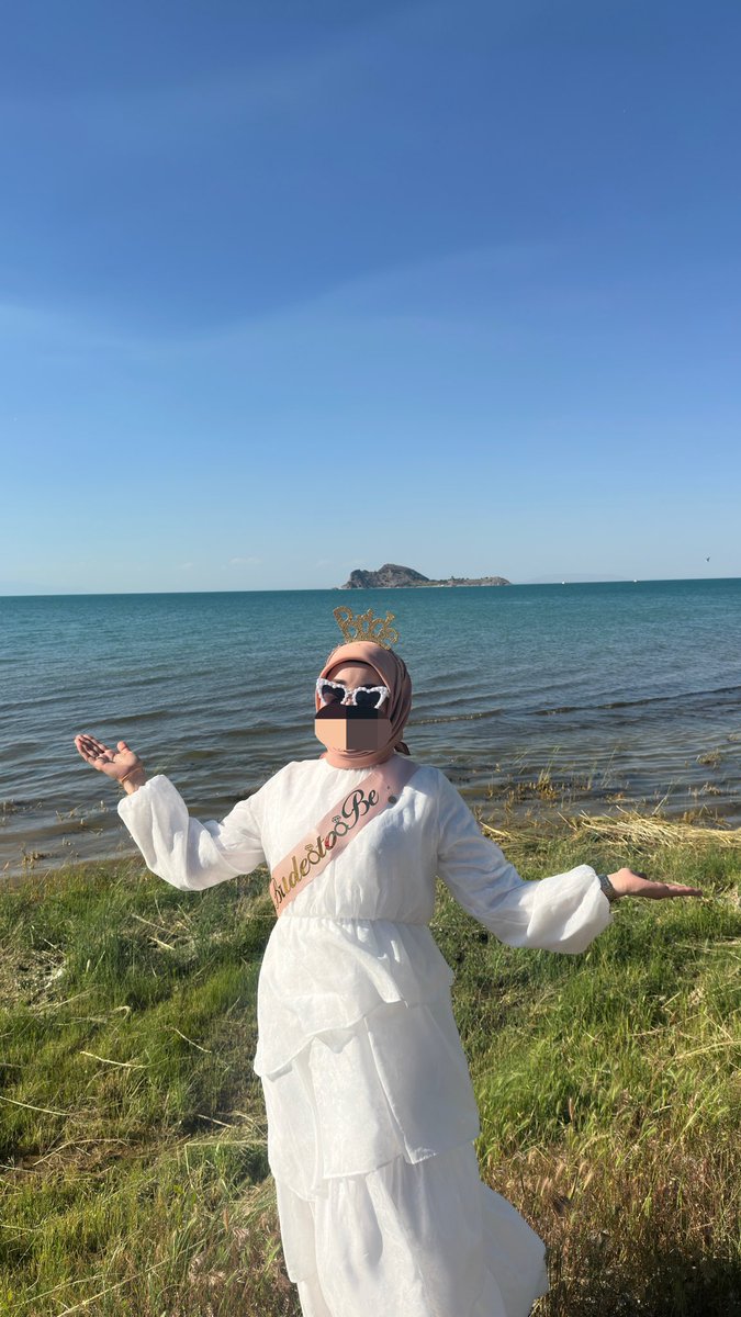 efnillla's tweet photo. akdamar adası manzaralı bride… çok iyi bi event olmuş arada toplanalım böyle https://t.co/hao3ApfY8h