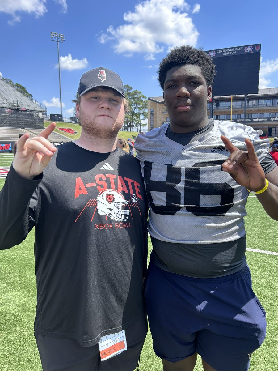AdrianWalker54's tweet photo. Had an AMAZING time at Arkansas State today! The campus was incredible, the facilities were top notch, and the coaching staff was absolutely AMAZING. Grateful for the opportunity to compete and learn from such a great program. Looking forward to getting back on campus soon! 🐺🔴⚫️

#WolvesUp #AGTG #ClassOf2027 #OL #Recruiting #ArkansasStateFootball