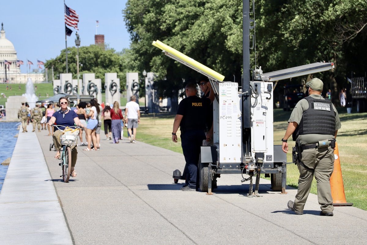 joeflood's tweet photo. Don't put your hands in the water at the Reflecting Pool! They got the Park Police, National Guard, the US Marshals Fugitive Task Force and sheriffs from other states watching for sabotage https://t.co/XEN7eVmvrF