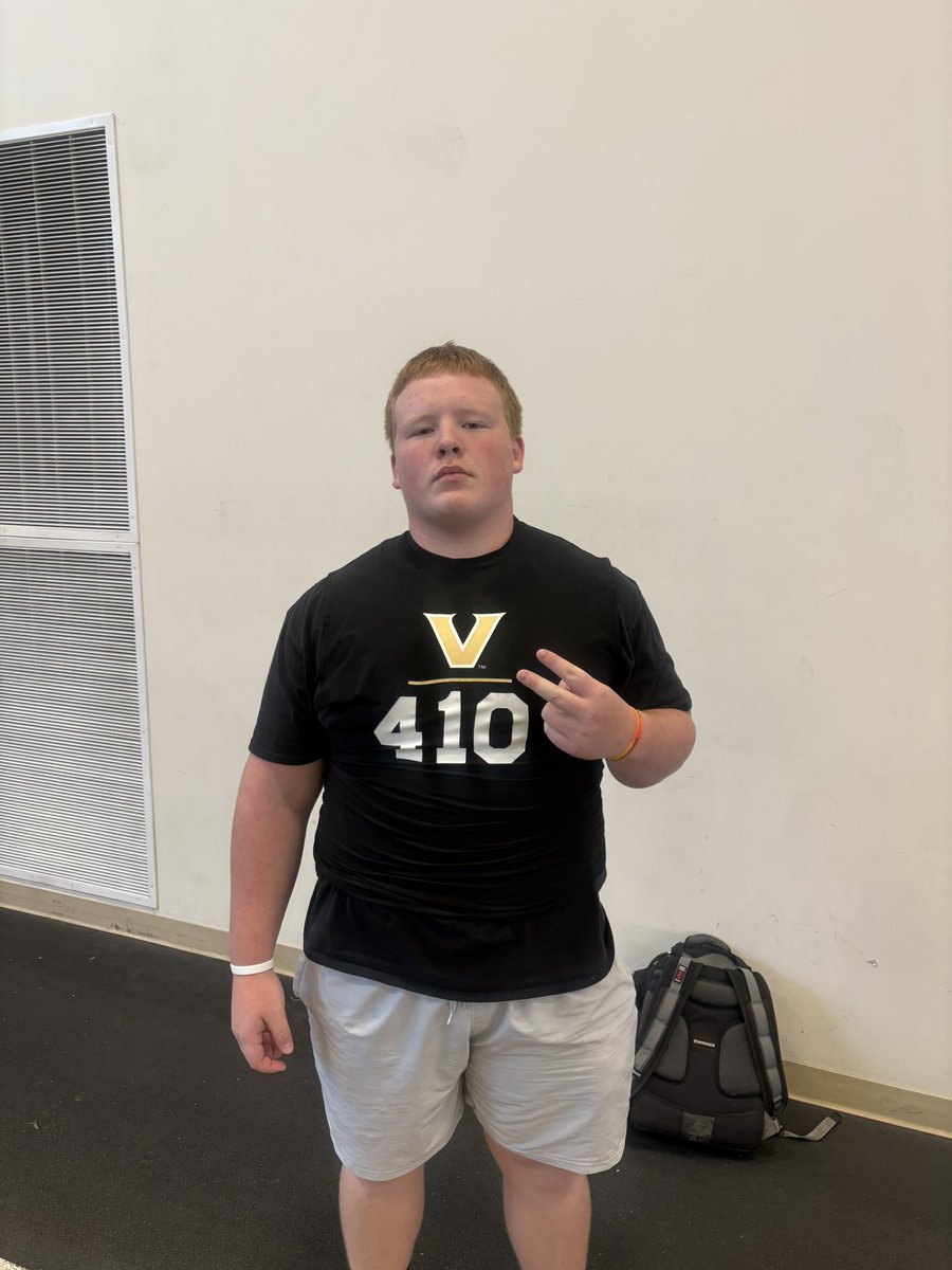 Daemoncrenshaw7's tweet photo. Grateful for this opportunity!! Vandy post 2/2      @DFloyd02 @CSmithScout @Coach_Lea @FBCoachK @BradleyBearsFB @VanderbiltU @vucommodores https://t.co/8E0IIaWqPy