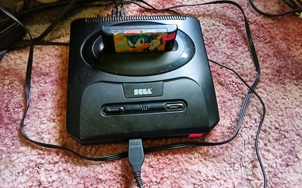 SuperThe77859's tweet photo. I found the Sega Genesis model 2 and the original Sonic The Hedgehog game that a flea market that me and family went to on our family trip last Friday. https://t.co/SVoPEvGeRk