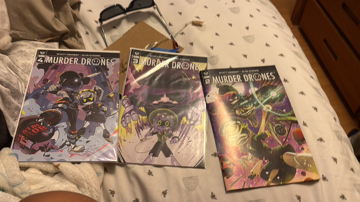 CALLBACKP1NG's tweet photo. finally got the 2nd comic 😭 very excited to read it finally LMAO https://t.co/jyxOU4R2G9