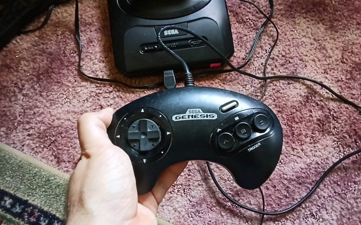 SuperThe77859's tweet photo. I found the Sega Genesis model 2 and the original Sonic The Hedgehog game that a flea market that me and family went to on our family trip last Friday. https://t.co/SVoPEvGeRk