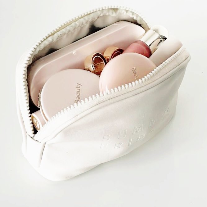 actscherie's tweet photo. ⠀⠀ 
⠀⠀ ⠀⠀        ⠀⠀ ♫  ❤︎݂۫   ⠀⠀       ✚⃞  ♡ .

makeup bag  𝐯𝐬  perfume. https://t.co/qBV4NbaolD