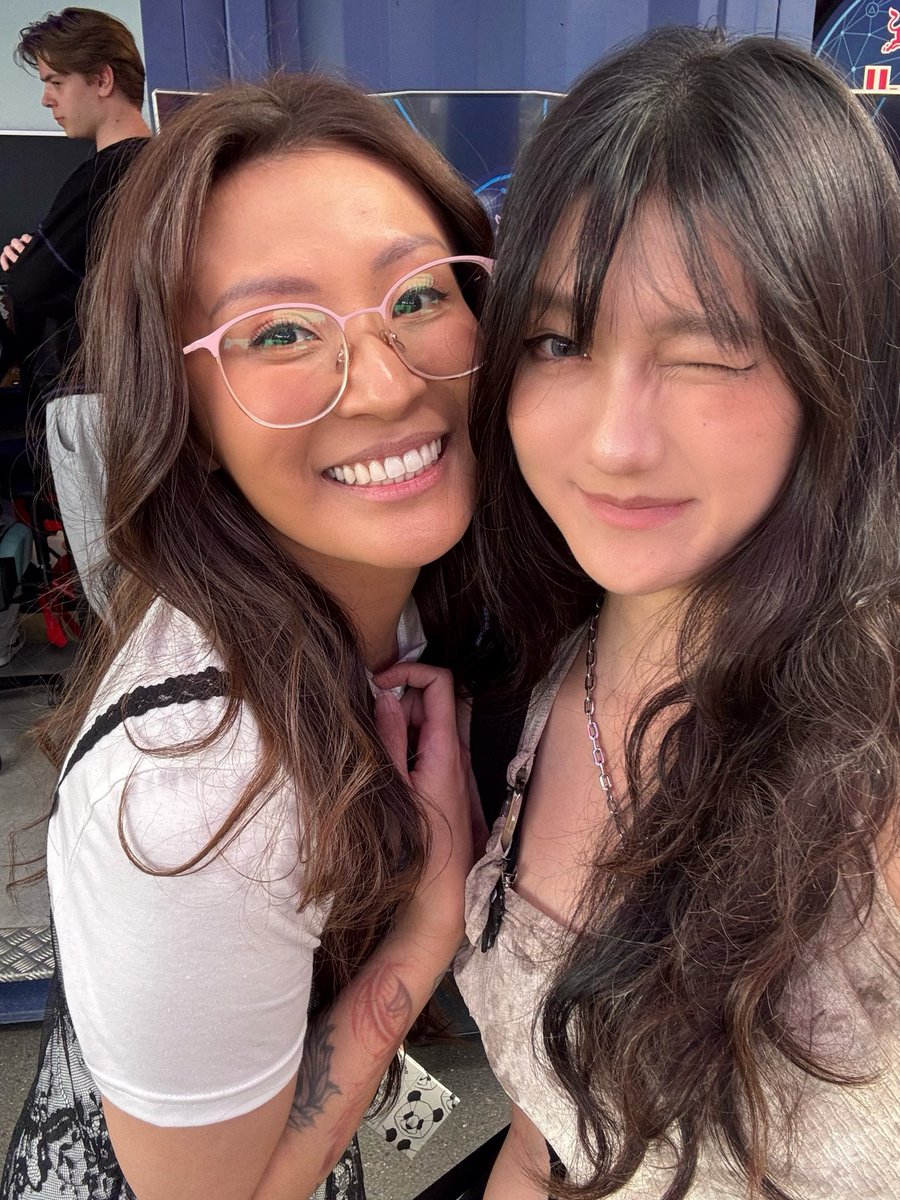 Horaa_415's tweet photo. 哎呀…每次见到姐姐就没有不说她好萌的时候！ily 🥺💕@YinsuCollins https://t.co/KogL0gusZ4