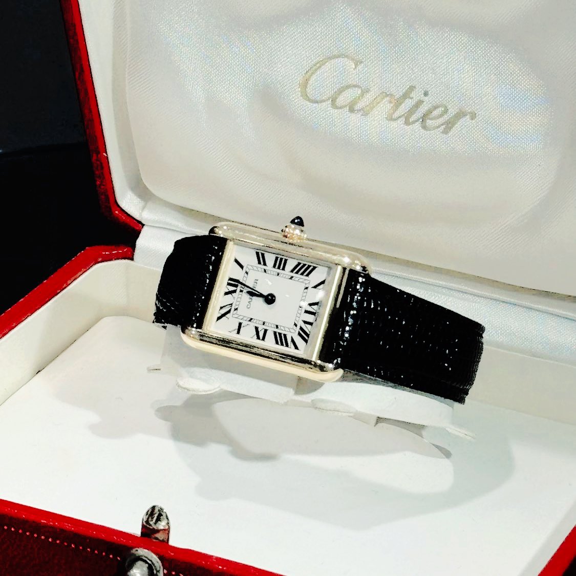 actscherie's tweet photo. ⠀⠀ 
⠀⠀ ⠀⠀        ⠀⠀ ♫  ❤︎݂۫   ⠀⠀       ✚⃞  ♡ .

smart watch  𝐯𝐬  classic watch. https://t.co/tSXHradSBF