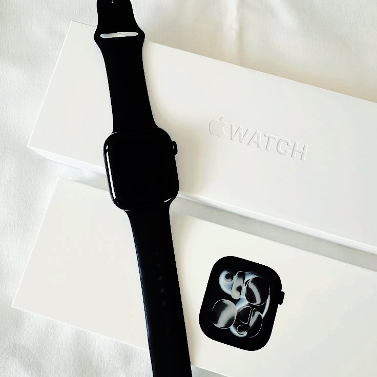 actscherie's tweet photo. ⠀⠀ 
⠀⠀ ⠀⠀        ⠀⠀ ♫  ❤︎݂۫   ⠀⠀       ✚⃞  ♡ .

smart watch  𝐯𝐬  classic watch. https://t.co/tSXHradSBF