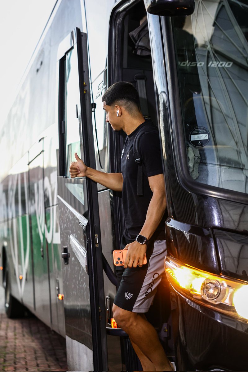 CearaSC's tweet photo. CHEGAMOS! 🏟️⚫⚪

📸 Gabriel Silva / Ceará SC

#CearáSC https://t.co/I6ChVYo2EA