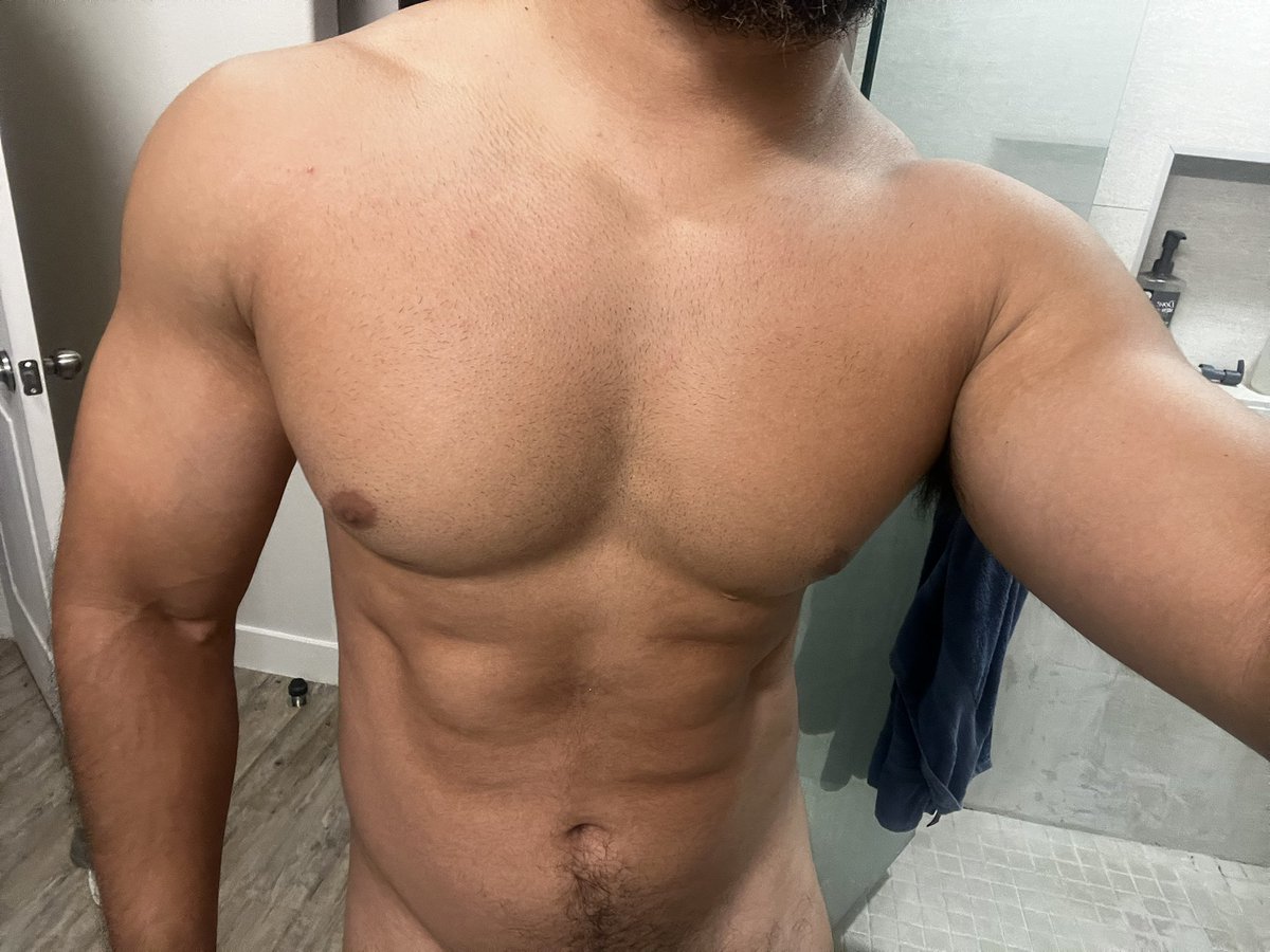 memothe13th's tweet photo. bro i’m kinda jacked??? https://t.co/DaN69fWseo