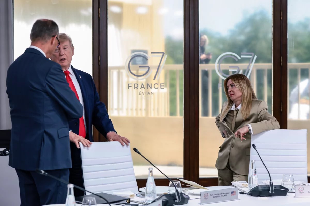 swoopus's tweet photo. Hey #dipshitdonny @realDonaldTrump @WhiteHouse @JDVance #bjvance #kkkaroline  @karolineleavitt @MAGAVoice @Maga #fdt #TrumpEpsteinPedoFiles @GOP you are such a dumpster fire why would she want a picture with you She is amazing and you look like you shit your pants @TheDemocrats https://t.co/lYFaa6GmXf