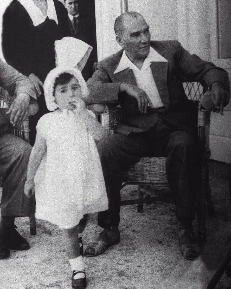 izmirgibiyiz's tweet photo. Bugün, Babalar Günü. https://t.co/1vWTrHNgje