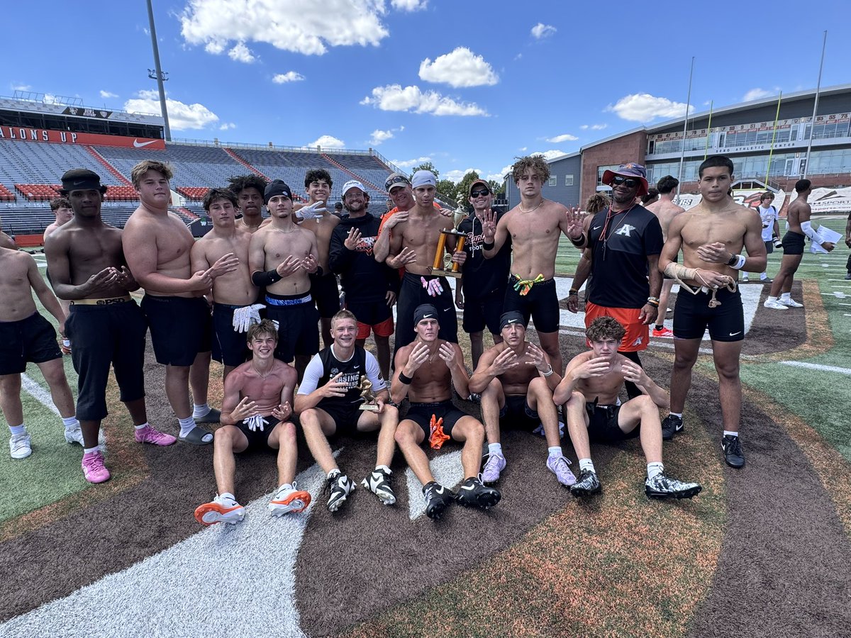 TeganJallick's tweet photo. 4 years in a row!! BGSU 7v7 champs🏆

@CoachEvanDreyer @AHS_TDClub https://t.co/uqFZyhP6yo