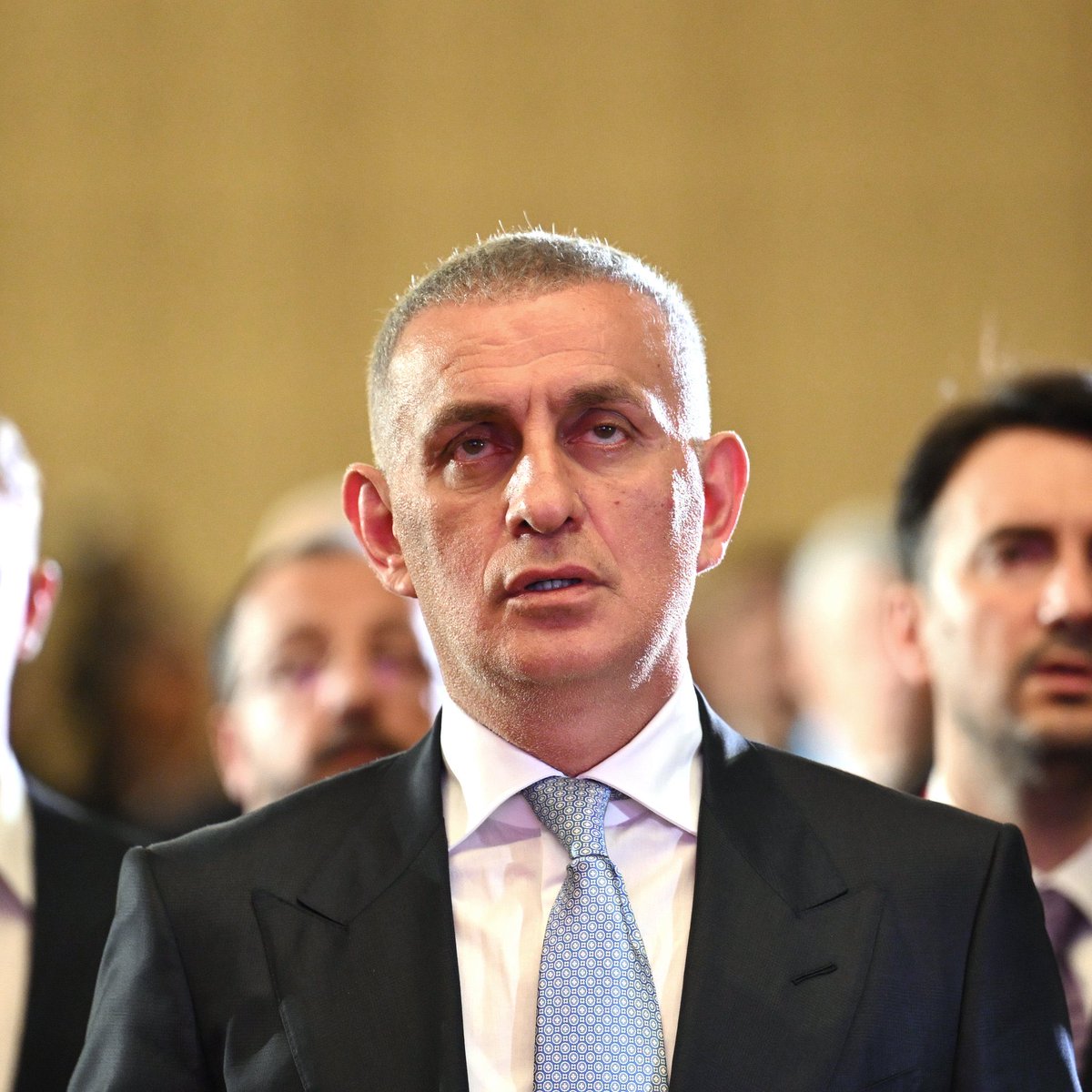 Mustafacevik10's tweet photo. Ülkesinin insanına sırtlan diyen,kadınlara hakaret eden,kupaya gitmeden takımı dünya Şampiyonu yapan 

Hakem rehin alan,siyasetin emir eri İbrahim Hacıosmanoğlu İSTİFA 

@TFF_Org https://t.co/NIVXhx2lIt