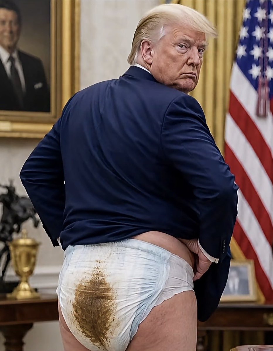 Souped63's tweet photo. @0TulsiGabbard2 💩 on himself!!! https://t.co/Qla7j8YaG9