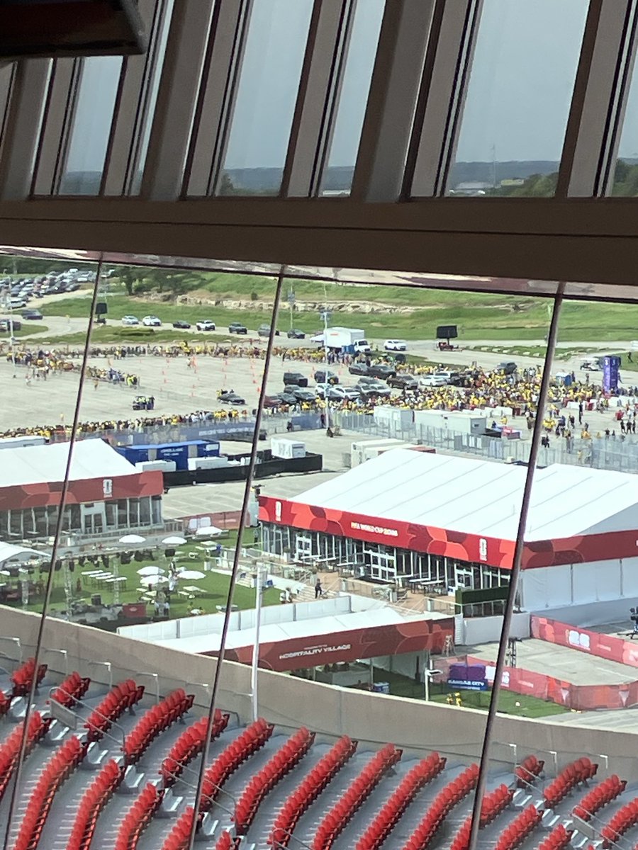 vgregorian's tweet photo. Ecuador fans swarming Arrowhead/Kansas City Stadium from every angle three hours to match: https://t.co/K9bWt2LqpV