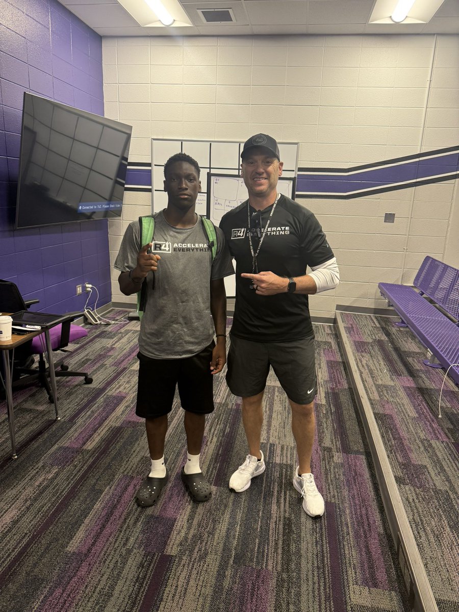 Curtiswalker_2's tweet photo. Thanks so much to @CoachDubMaddox for coming to @mhspiratefball and helping me, In the past 2 days I’ve learned a lot and can’t wait to use what I know now in 5 weeks.@IndianaPreps @PrepRedzoneIN @SidelinePreps https://t.co/8t44rzFNmm