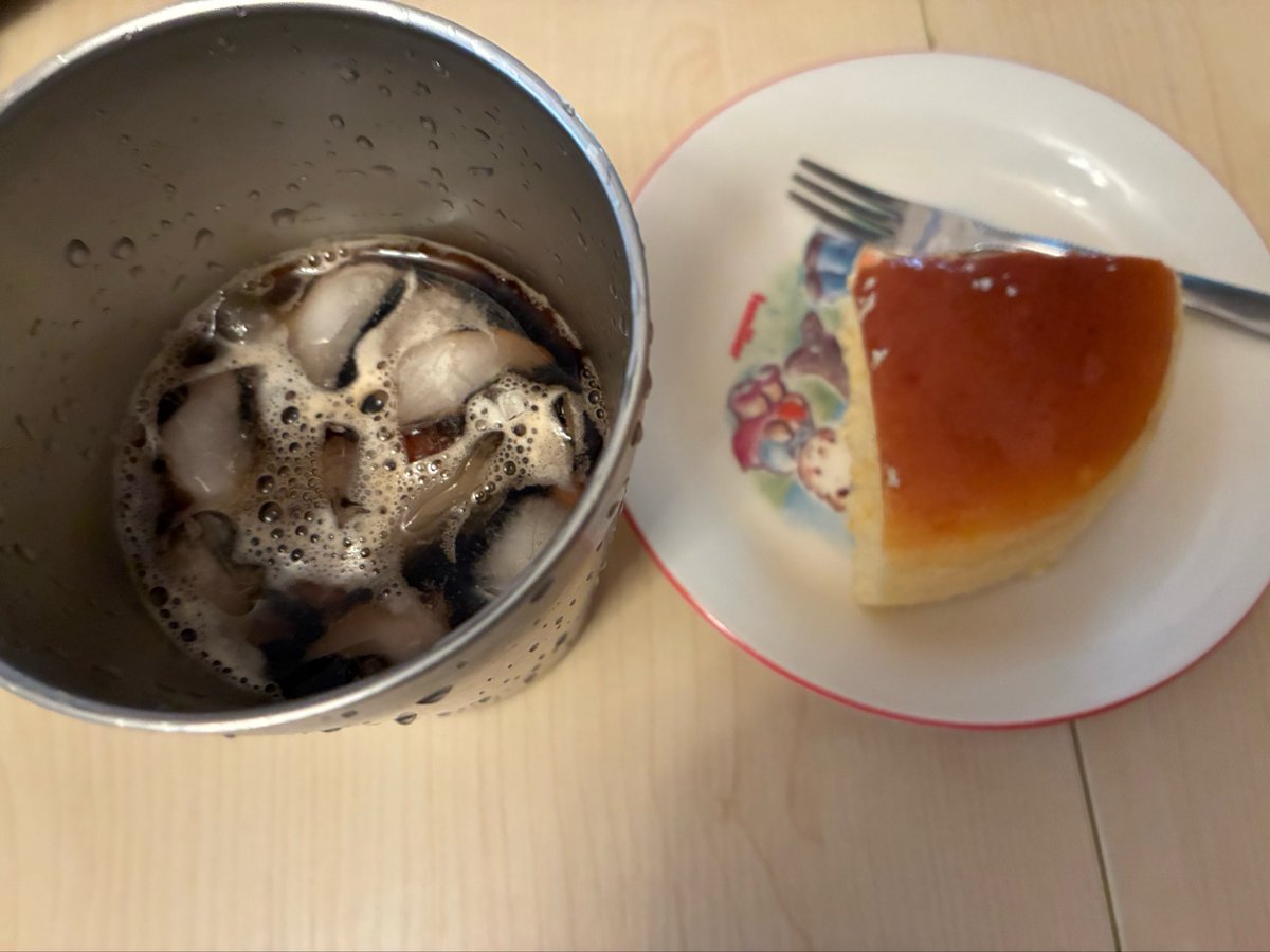gakutsl's tweet photo. 朝の
チーズケーキを
買ってきた https://t.co/TCh5I9QV9K