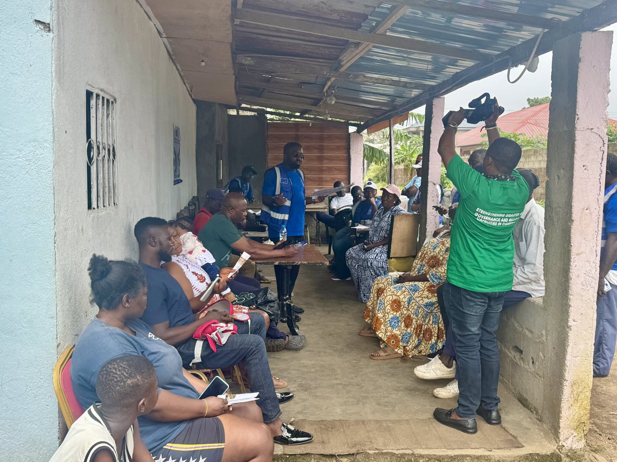 PNUDCameroun's tweet photo. #Buea🇨🇲
#DisasterRiskManagement and #ClimateChangeAdaptation Sensitization

From training to action, community relays deployed across some of Buea’s most vulnerable communities to lead mass sensitization on disaster risks, climate adaptation, resilience, and #CommunityFeedbackMechanisms.

Through direct engagement and media outreach, including live radio programmes, local populations gained practical knowledge on risk prevention, early action, and safer behaviors, strengthening #preparedness and encouraging lasting #BehaviorChange where it matters most.

By @UNDP🇨🇲, #MINAT, @EU_Commission & #BueaCouncil, supported by the #ParamountRuler of Buea

@UEauCameroun 
#DisasterRiskReduction #ClimateAction #CommunityResilience #Preparedness